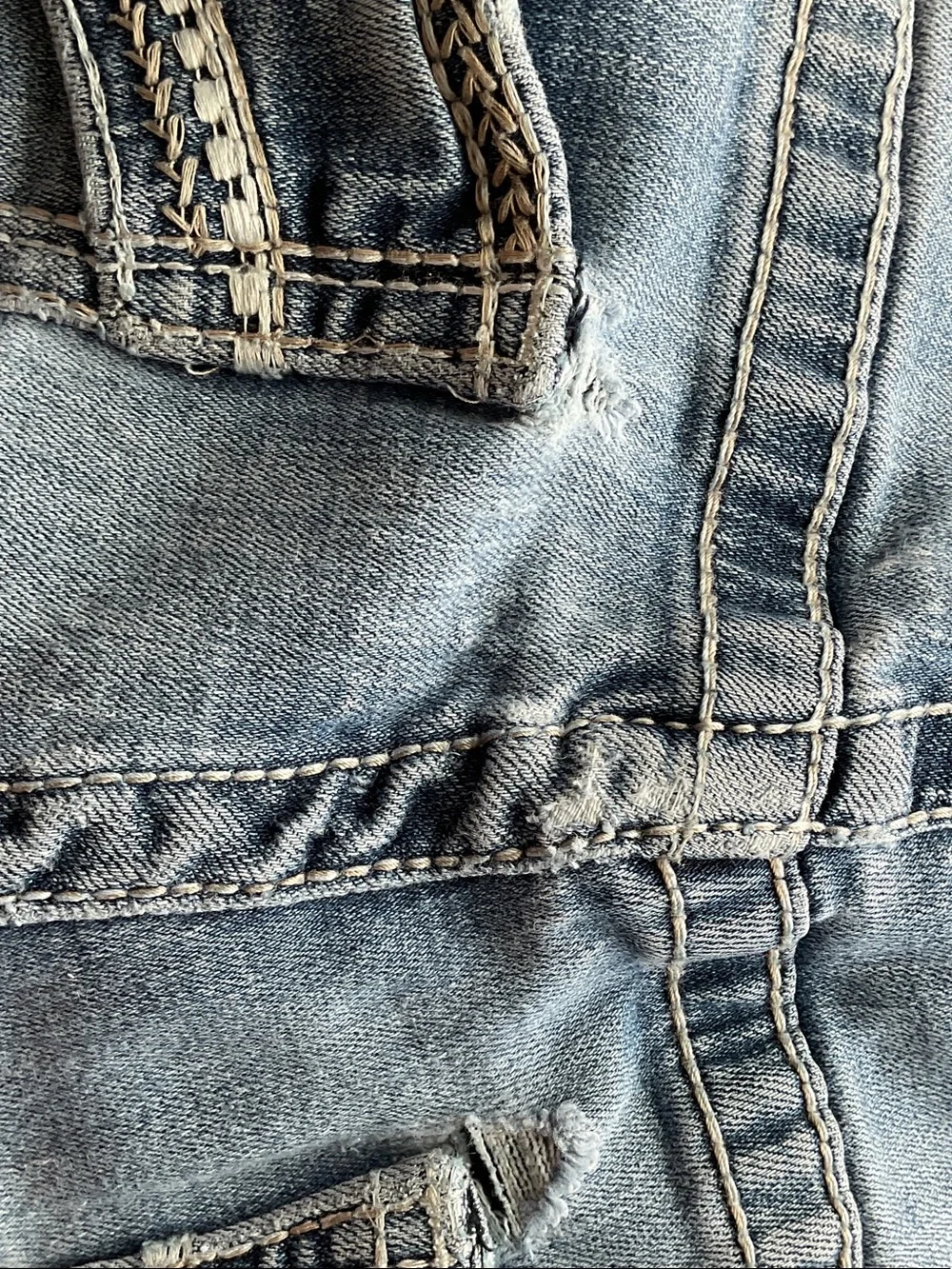 BKE Denim “Carter” Bootleg  36L Distressed Light Blue Men's Jeans embroidered
